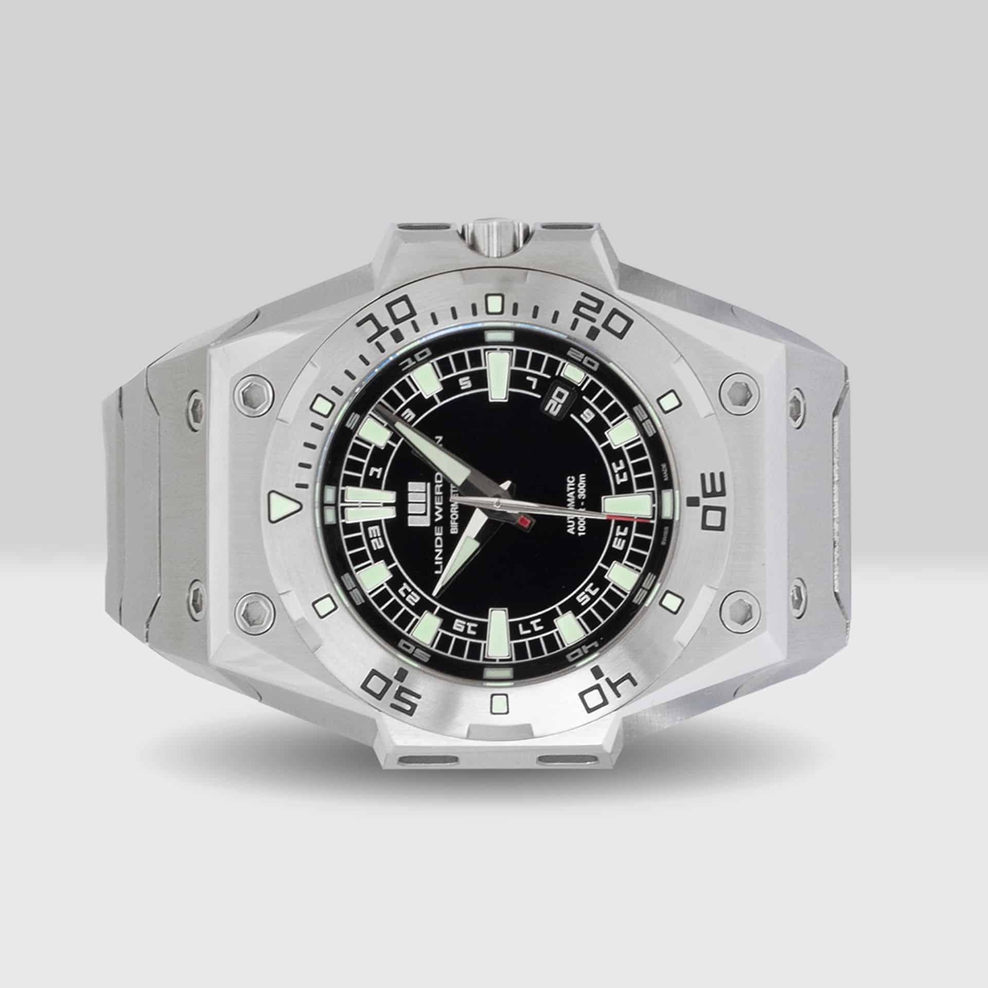 Linde Werdelin pre-owned founders Biformeter black dial vintage watch