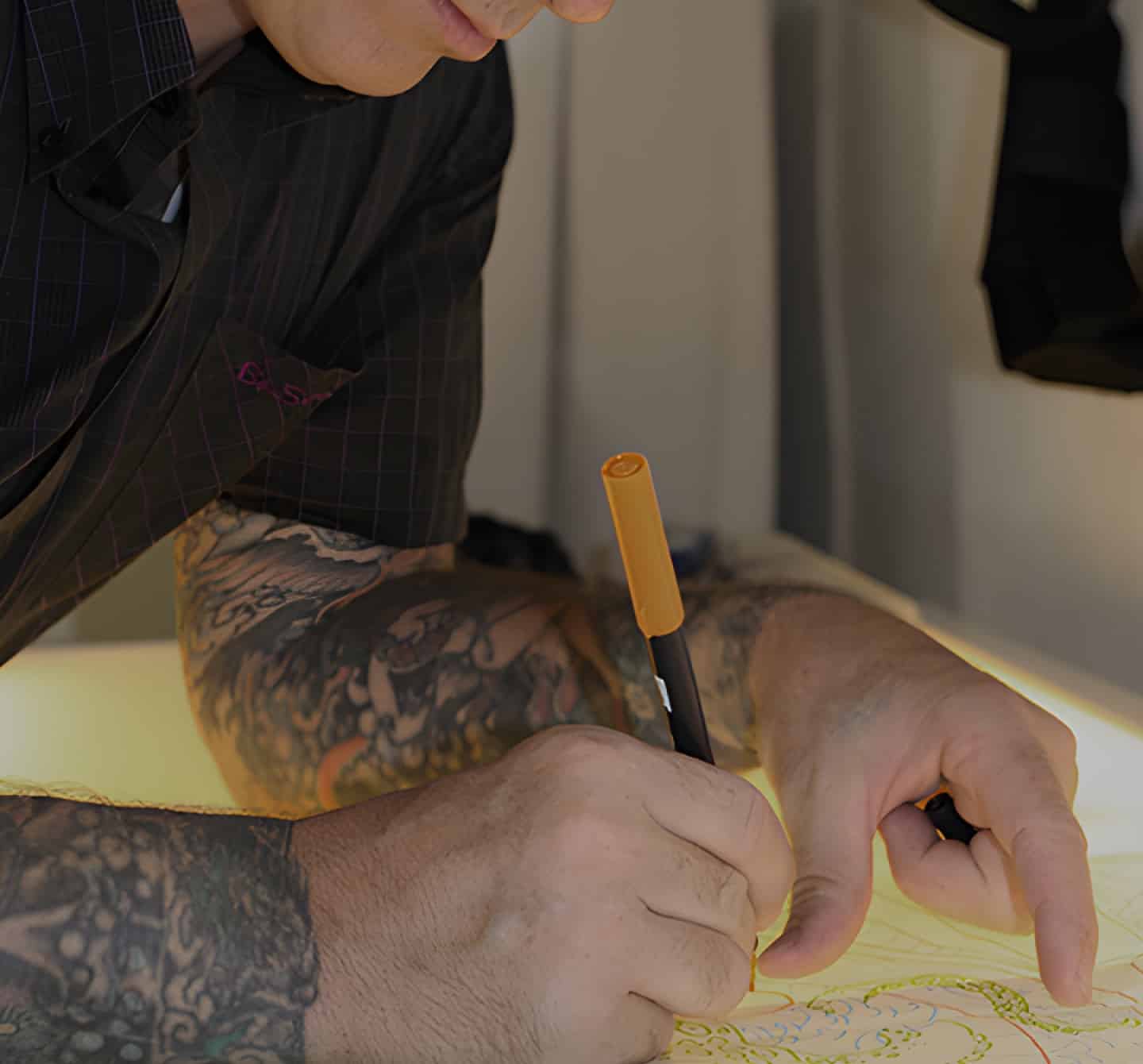 LindeWederlin Oktopus Tattoo Henning Jorgensen working